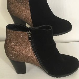 NWOT Midnight Velvet Bootie Suede sz 10